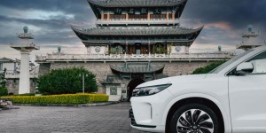 AITO问界M7下调3万，对比理想L8你就知道物超所值